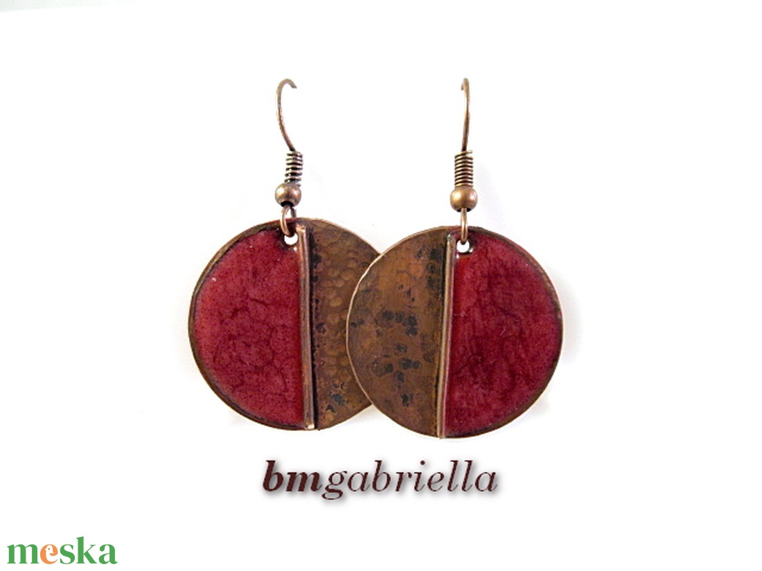 Vidám Felemás - gránátvörös tűzzománc fülbevaló - egyedi tervezésű kézműves ékszer - ékszer - fülbevaló - lógó fülbevaló - Meska.hu
