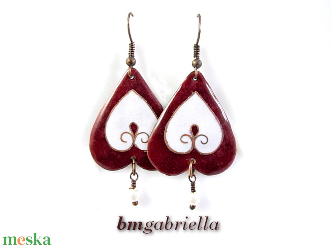 Gyöngyöm, szívem - tűzzománc fülbevaló gyönggyel - ékszer - fülbevaló - lógó fülbevaló - Meska.hu