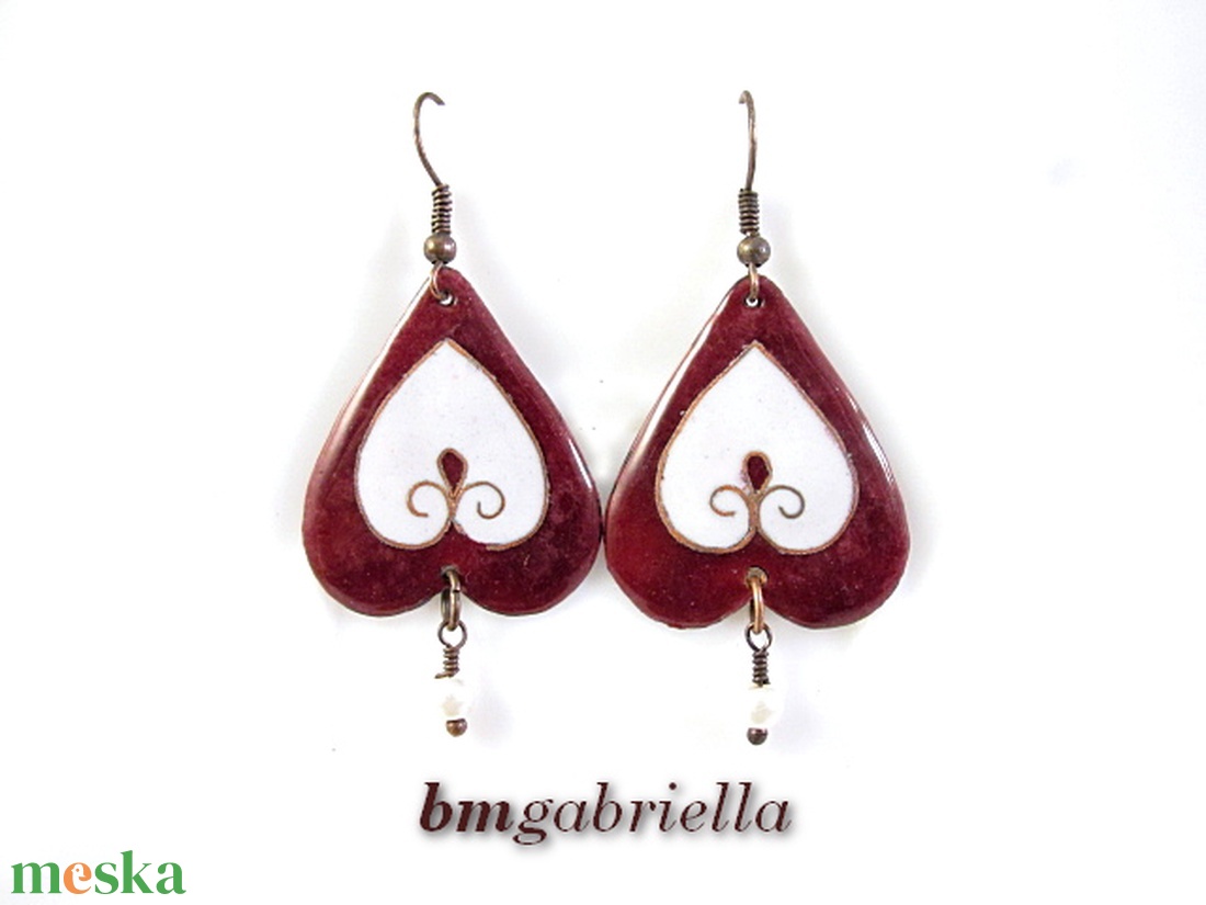 Gyöngyöm, szívem - tűzzománc fülbevaló gyönggyel - ékszer - fülbevaló - lógó fülbevaló - Meska.hu