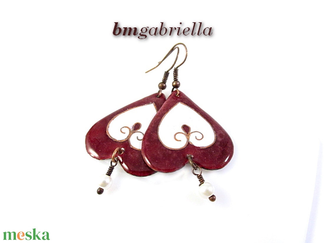 Gyöngyöm, szívem - tűzzománc fülbevaló gyönggyel - ékszer - fülbevaló - lógó fülbevaló - Meska.hu