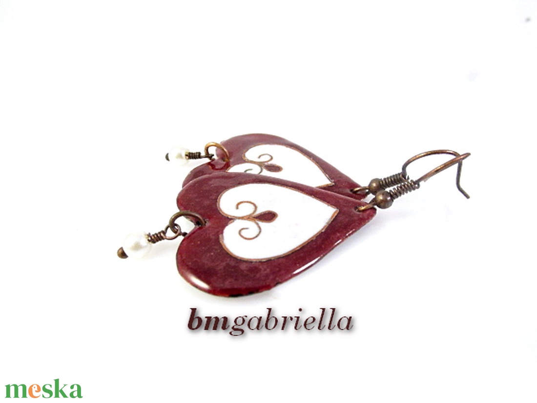 Gyöngyöm, szívem - tűzzománc fülbevaló gyönggyel - ékszer - fülbevaló - lógó fülbevaló - Meska.hu