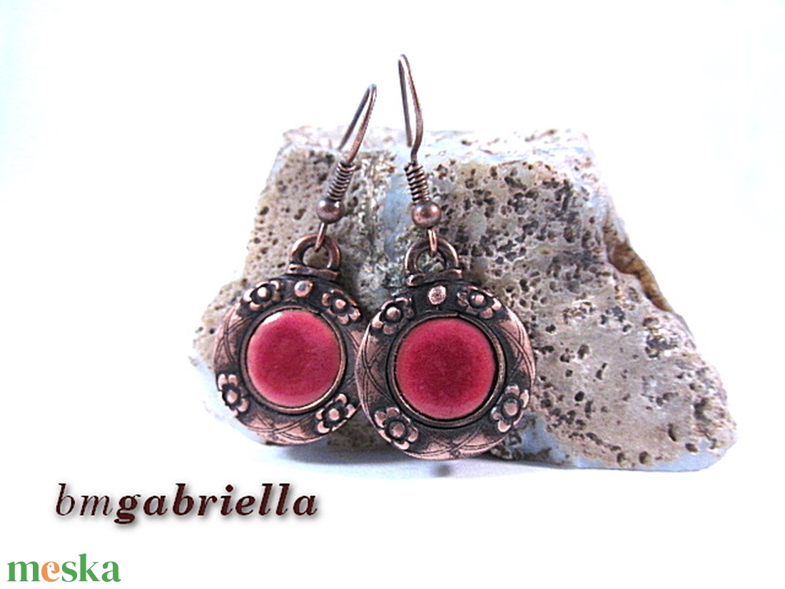 Rózsás - tűzzománc fülbevaló, egyedi tervezésű kézműves ékszer - ékszer - fülbevaló - lógós kerek fülbevaló - Meska.hu