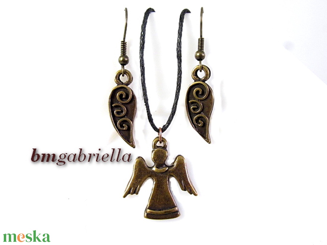 Röppenő angyal  - egyedi tervezésű ékszerszett - angyal medál és angyalszárny fülbevaló - ékszer - ékszerszett - Meska.hu