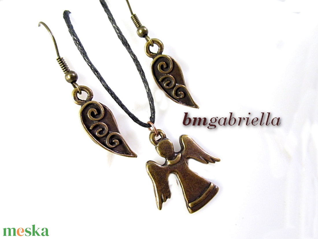 Röppenő angyal  - egyedi tervezésű ékszerszett - angyal medál és angyalszárny fülbevaló - ékszer - ékszerszett - Meska.hu