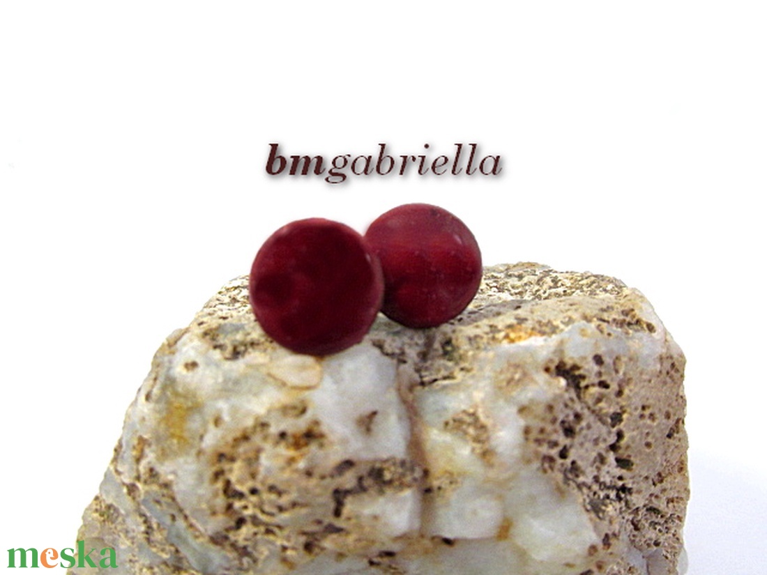 Cseppecske bordó - tűzzománc bedugós pont fülbevaló - ékszer - fülbevaló - pötty fülbevaló - Meska.hu