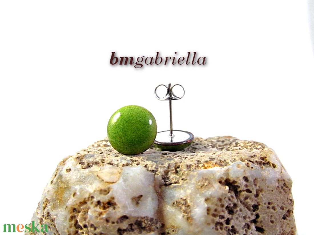 Cseppecske zöld - tűzzománc bedugós pont fülbevaló - ékszer - fülbevaló - pötty fülbevaló - Meska.hu