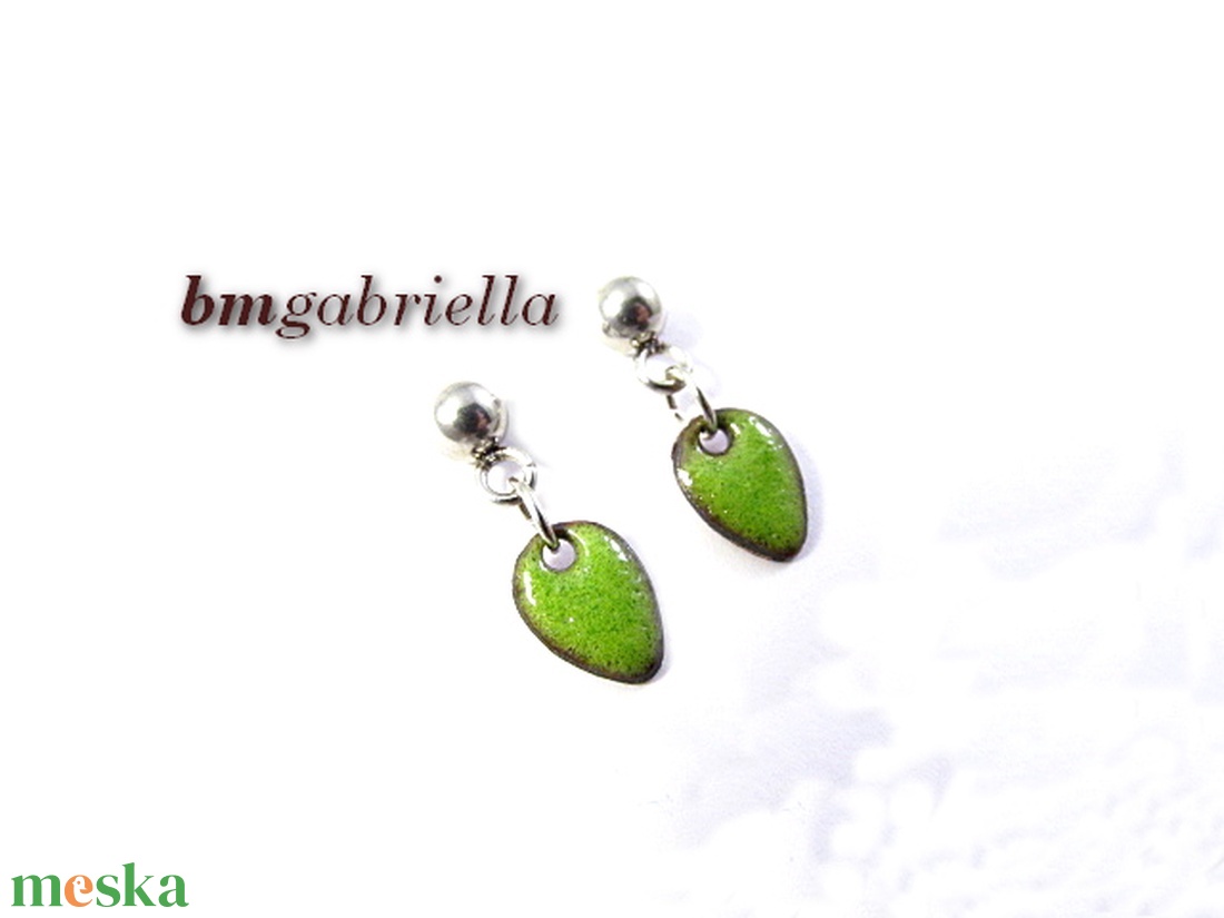 Apró csepp - világoszöld tűzzománc bedugós fülbevaló  - ékszer - fülbevaló - lógó fülbevaló - Meska.hu