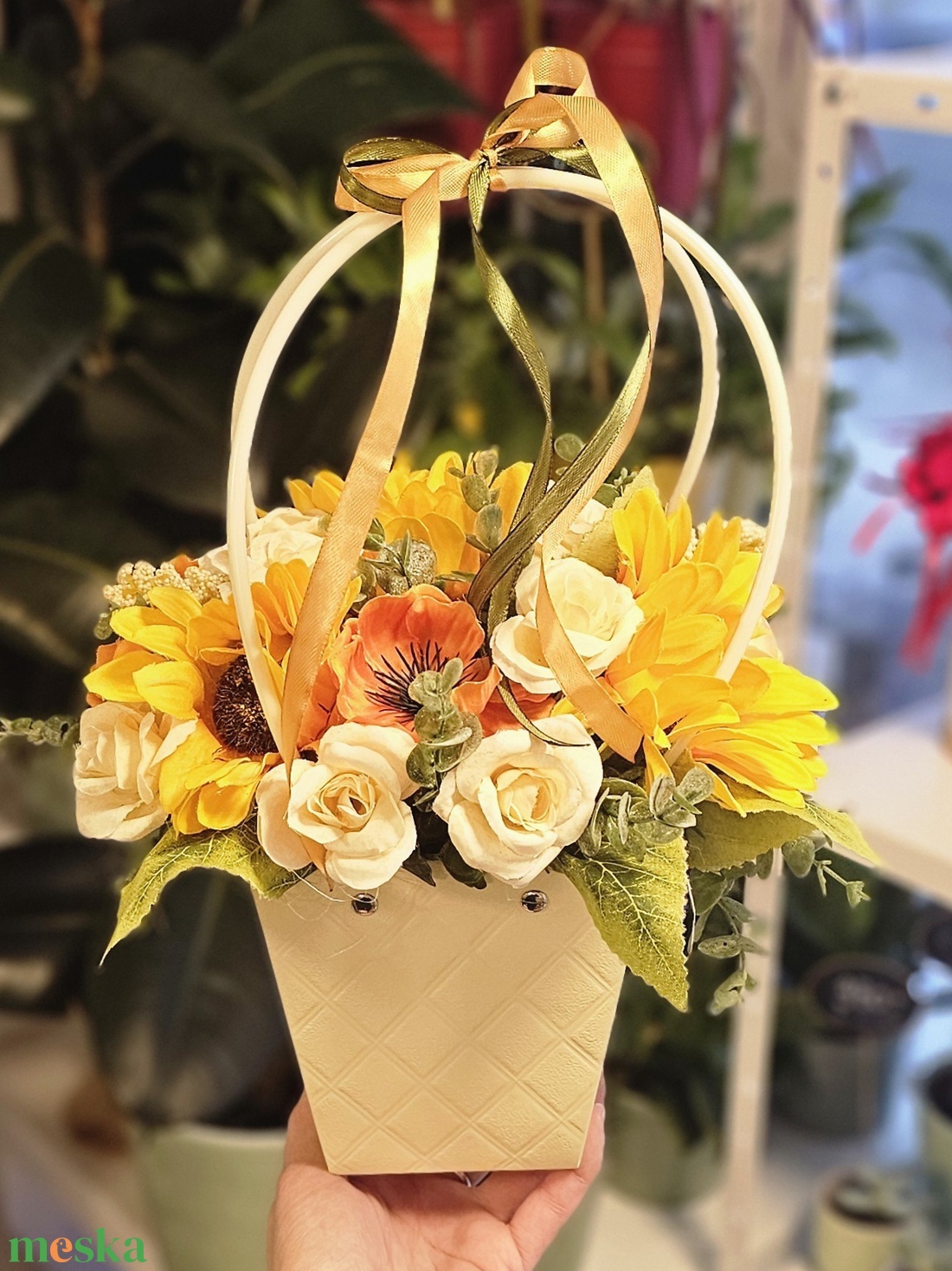 Selyemvirágos virágtáska - otthon & életmód - virágdekoráció - virágdíszek - asztali virágdísz - Meska.hu