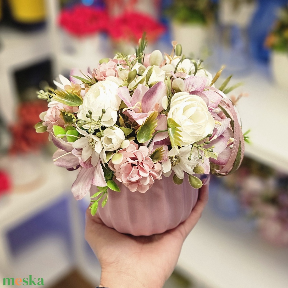 Selyemvirágos asztaldísz - otthon & életmód - virágdekoráció - virágdíszek - asztali virágdísz - Meska.hu