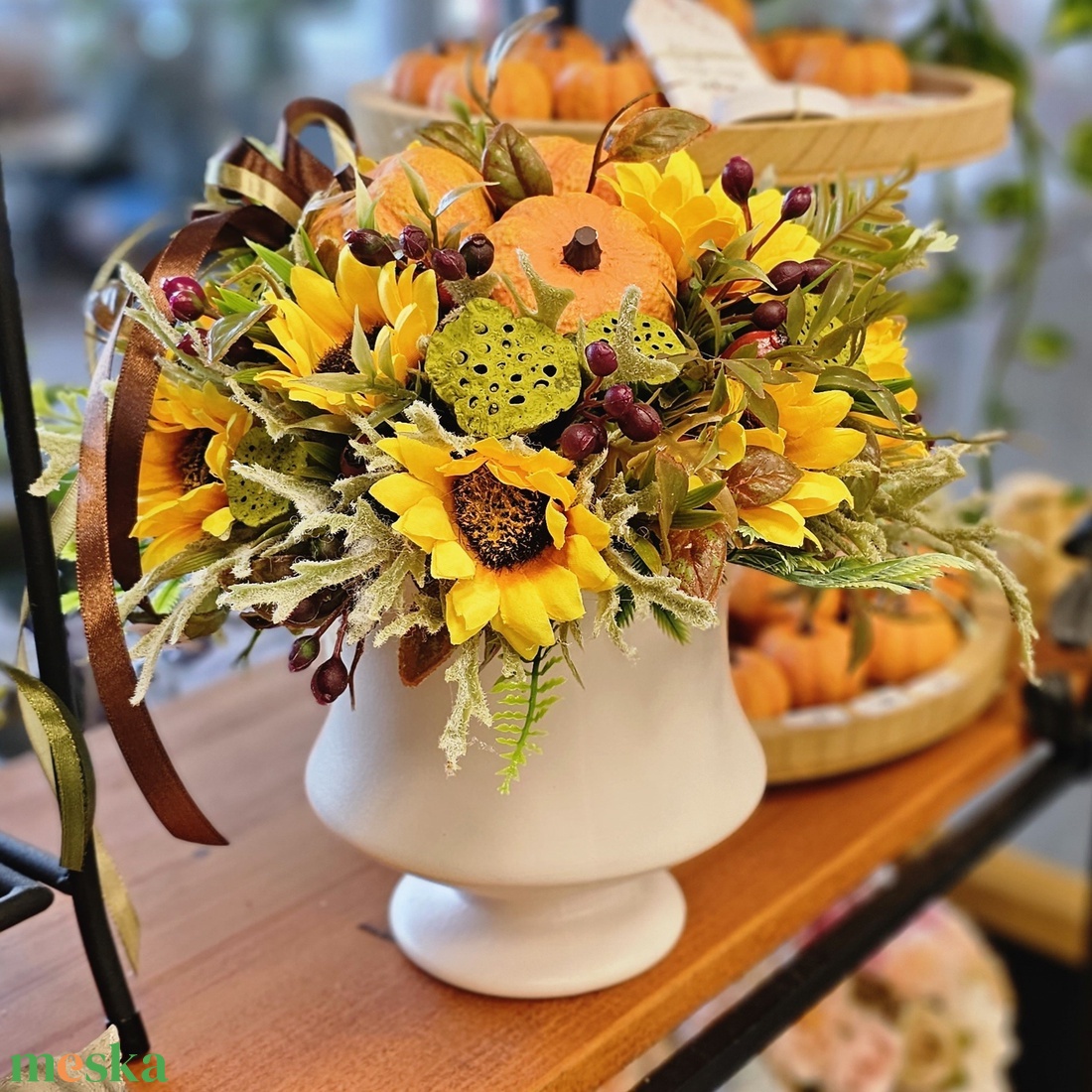 Tökös asztaldísz serlegtálban - otthon & életmód - virágdekoráció - virágdíszek - asztali virágdísz - Meska.hu