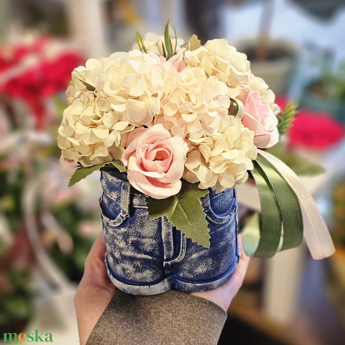 Farmernadrágos virágdísz - otthon & életmód - dekoráció - asztal és polc dekoráció - asztaldísz - Meska.hu