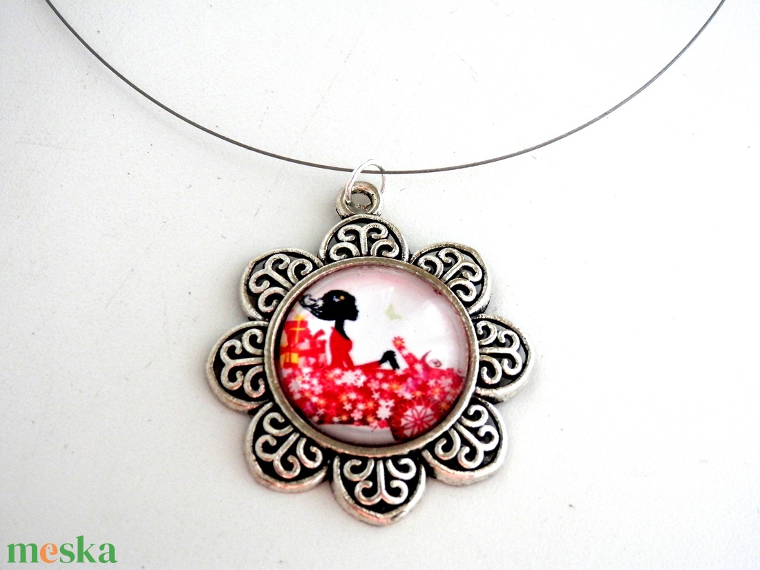 Lány virágos autóval üveglencsés medál - ékszer - nyaklánc - medál - Meska.hu
