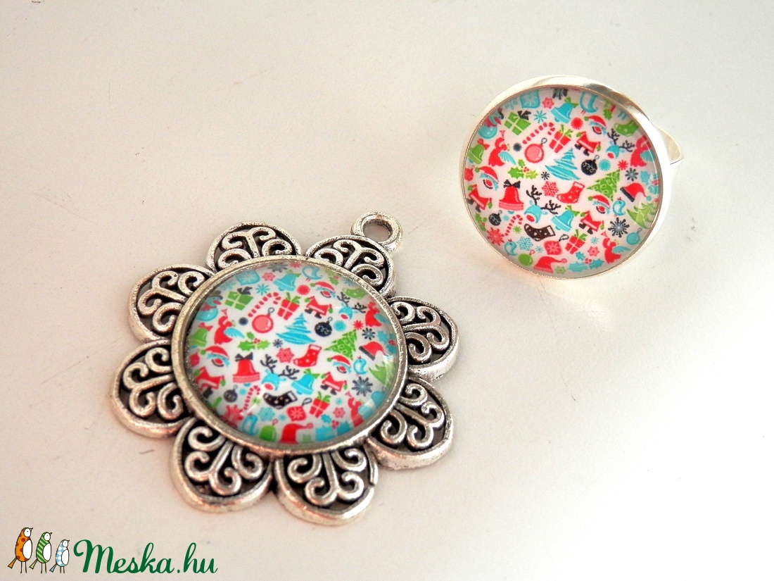 Karácsonyi hangulatú - üveglencsés medál - ékszer - nyaklánc - medál - Meska.hu