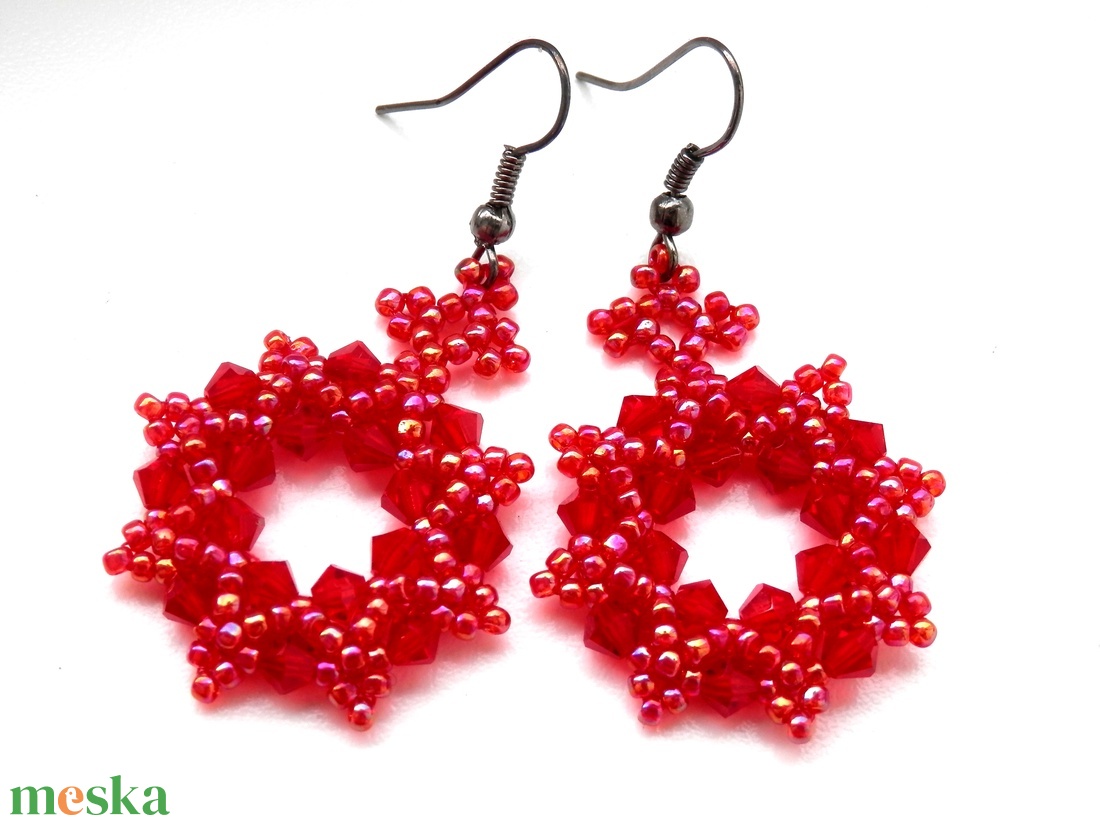 Elegáns piros fülbevaló - ékszer - fülbevaló - lógós kerek fülbevaló - Meska.hu