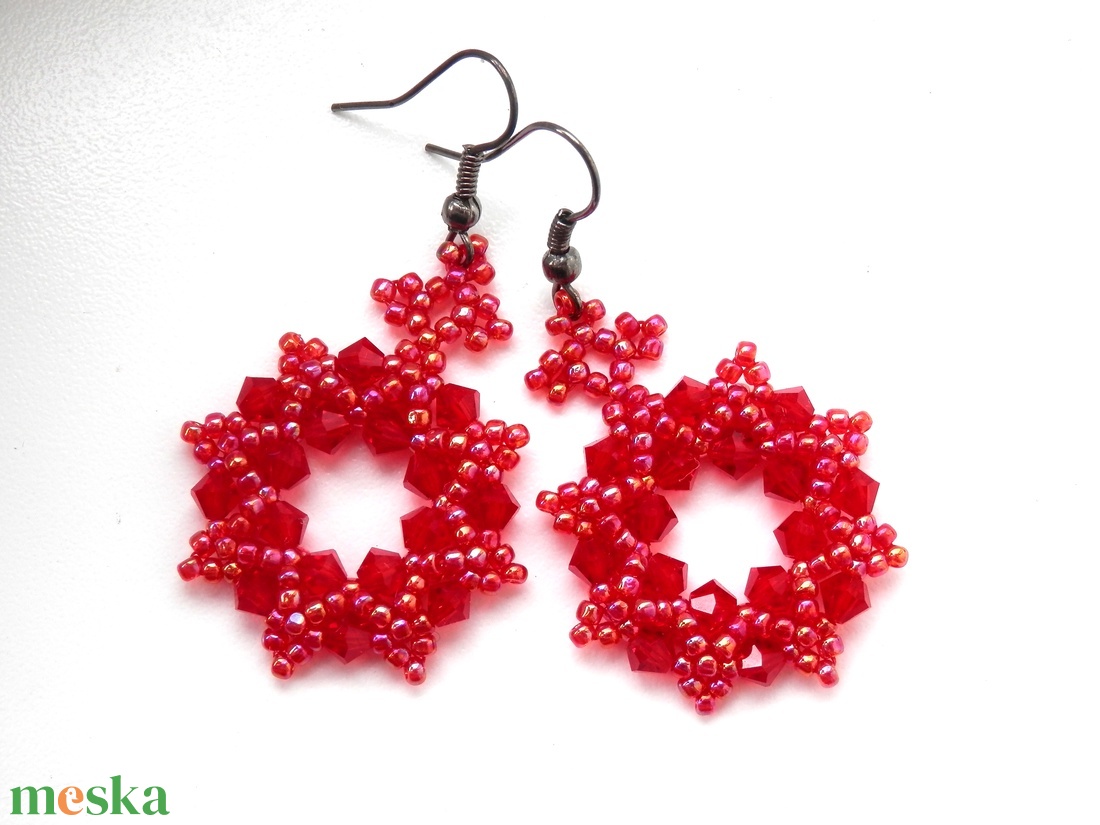 Elegáns piros fülbevaló - ékszer - fülbevaló - lógós kerek fülbevaló - Meska.hu