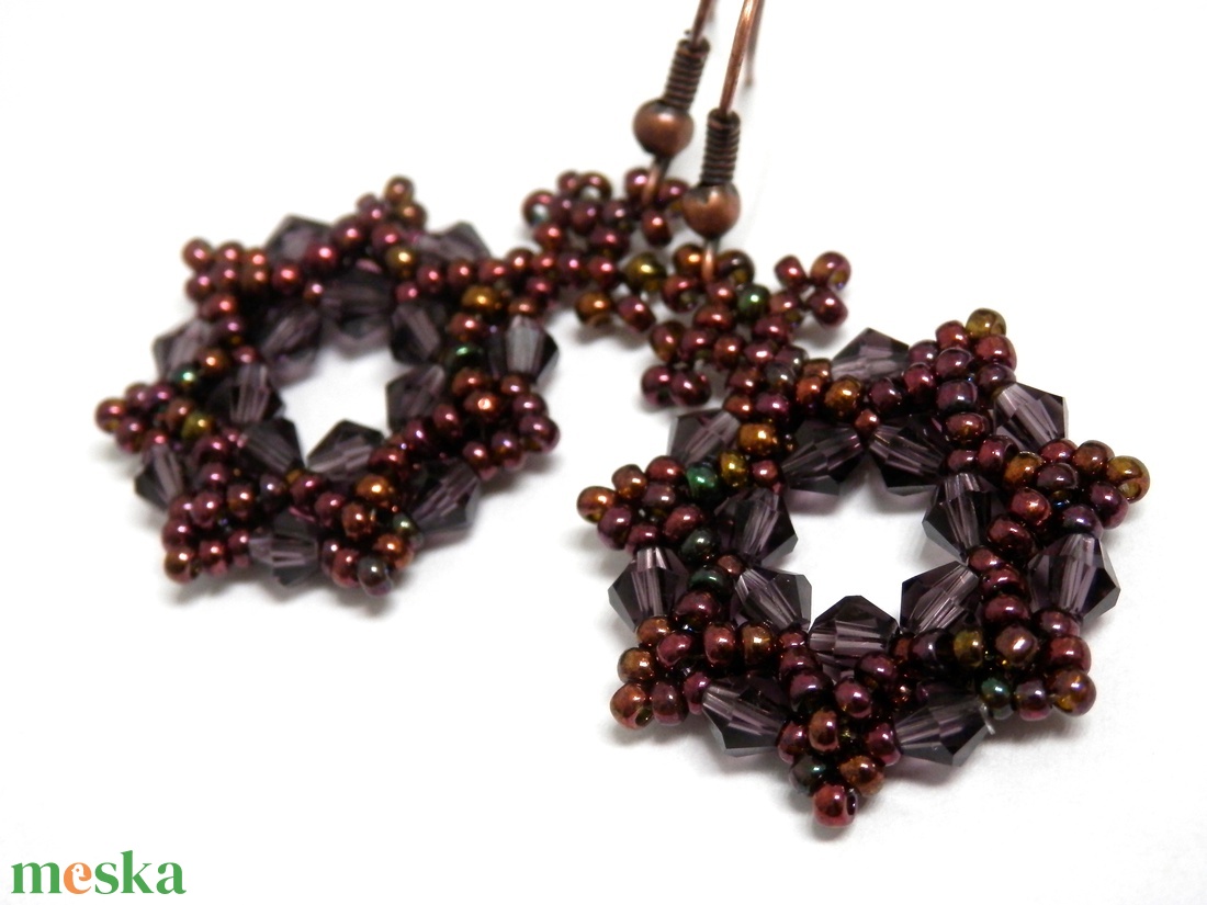 Elegáns lila és burgundi fülbevaló - ékszer - fülbevaló - lógós kerek fülbevaló - Meska.hu