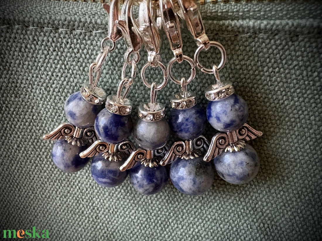 Szodalit Angyalkás függő delfinkapoccsal - táska & tok - kulcstartó & táskadísz - táskadísz - Meska.hu