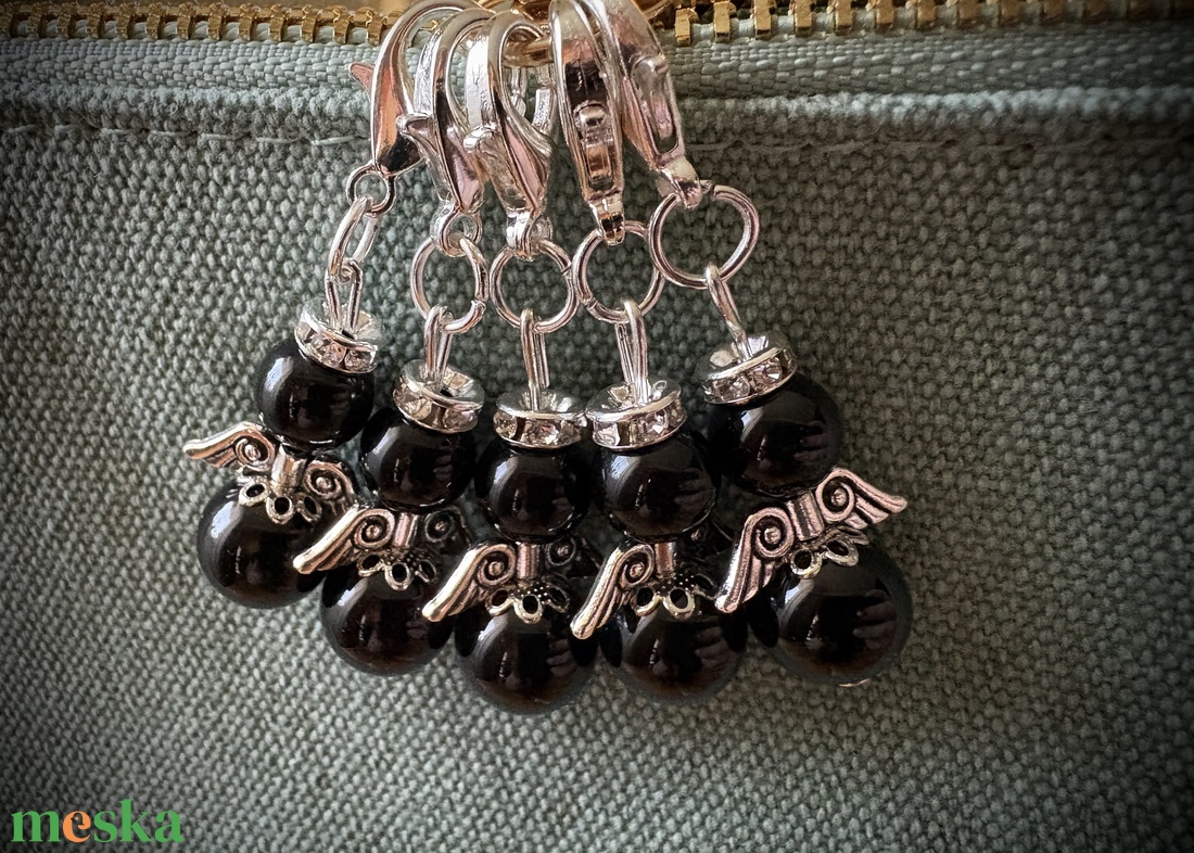 Ónix Angyalkás függő delfinkapoccsal - táska & tok - kulcstartó & táskadísz - táskadísz - Meska.hu