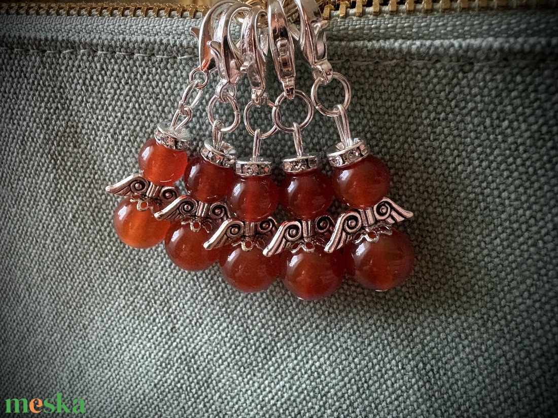 Karneol Angyalkás függő delfinkapoccsal - táska & tok - kulcstartó & táskadísz - táskadísz - Meska.hu