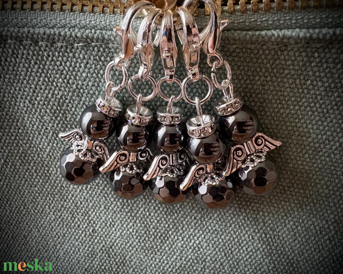 Hematit Angyalkás függő delfinkapoccsal - táska & tok - kulcstartó & táskadísz - táskadísz - Meska.hu