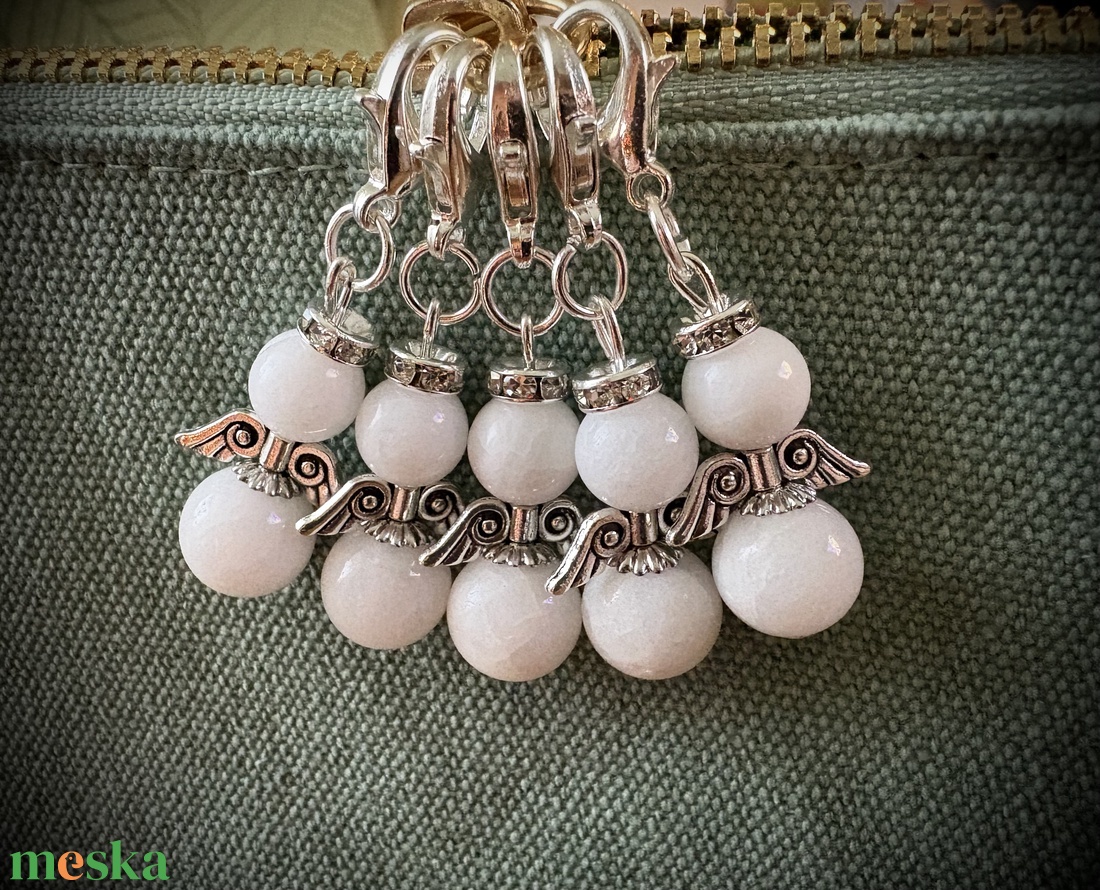 Tejkvarc Angyalkás függő delfinkapoccsal - táska & tok - kulcstartó & táskadísz - táskadísz - Meska.hu