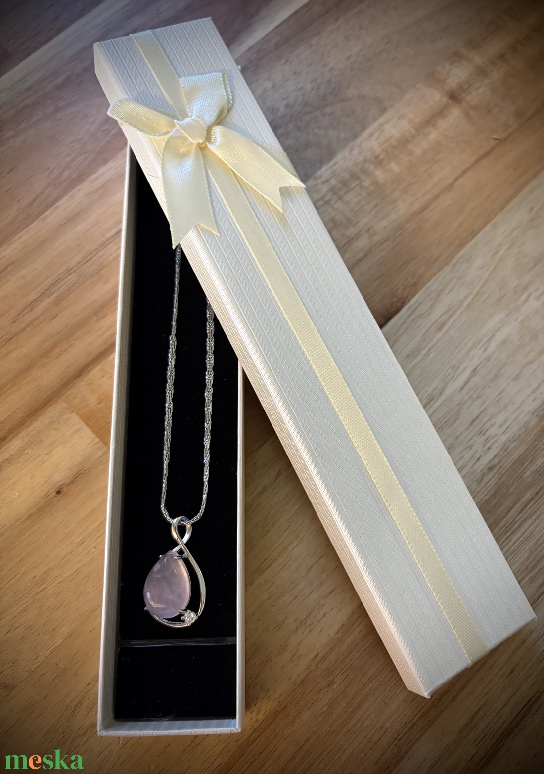 Ásványos strasszos csepp medálos nyaklánc - ékszer - nyaklánc - medálos nyaklánc - Meska.hu