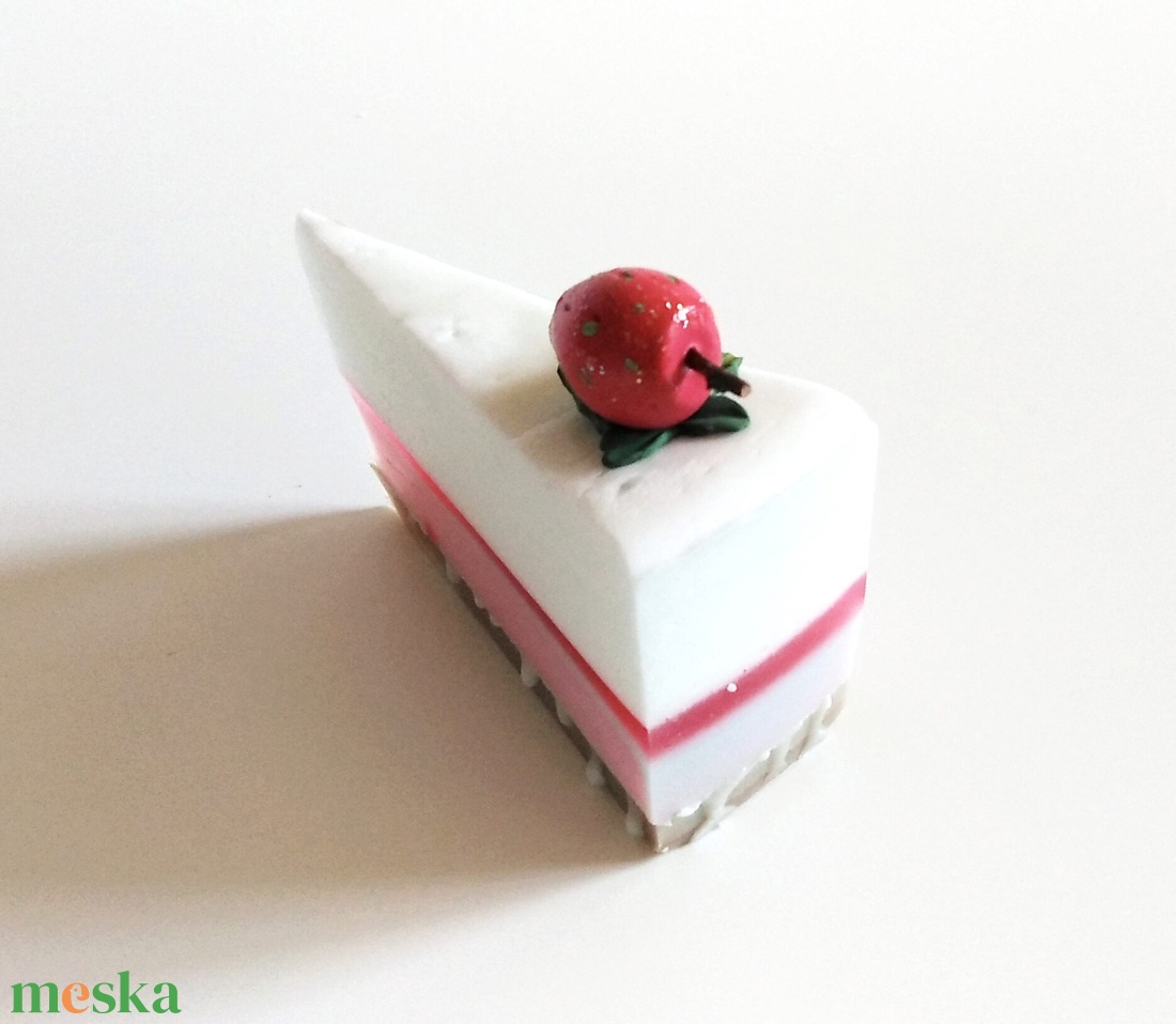 Eper torta szelet szappan - szépségápolás - szappan & fürdés - kézműves szappan - Meska.hu