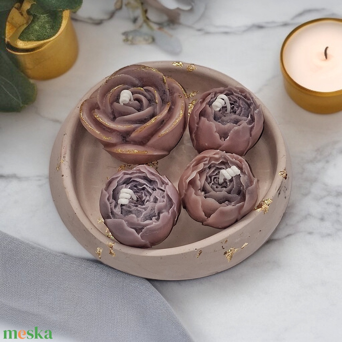 Rózsa alakú gyertyák dekoratív tálban  - otthon & életmód - gyertya, illat, aroma - gyertya - Meska.hu