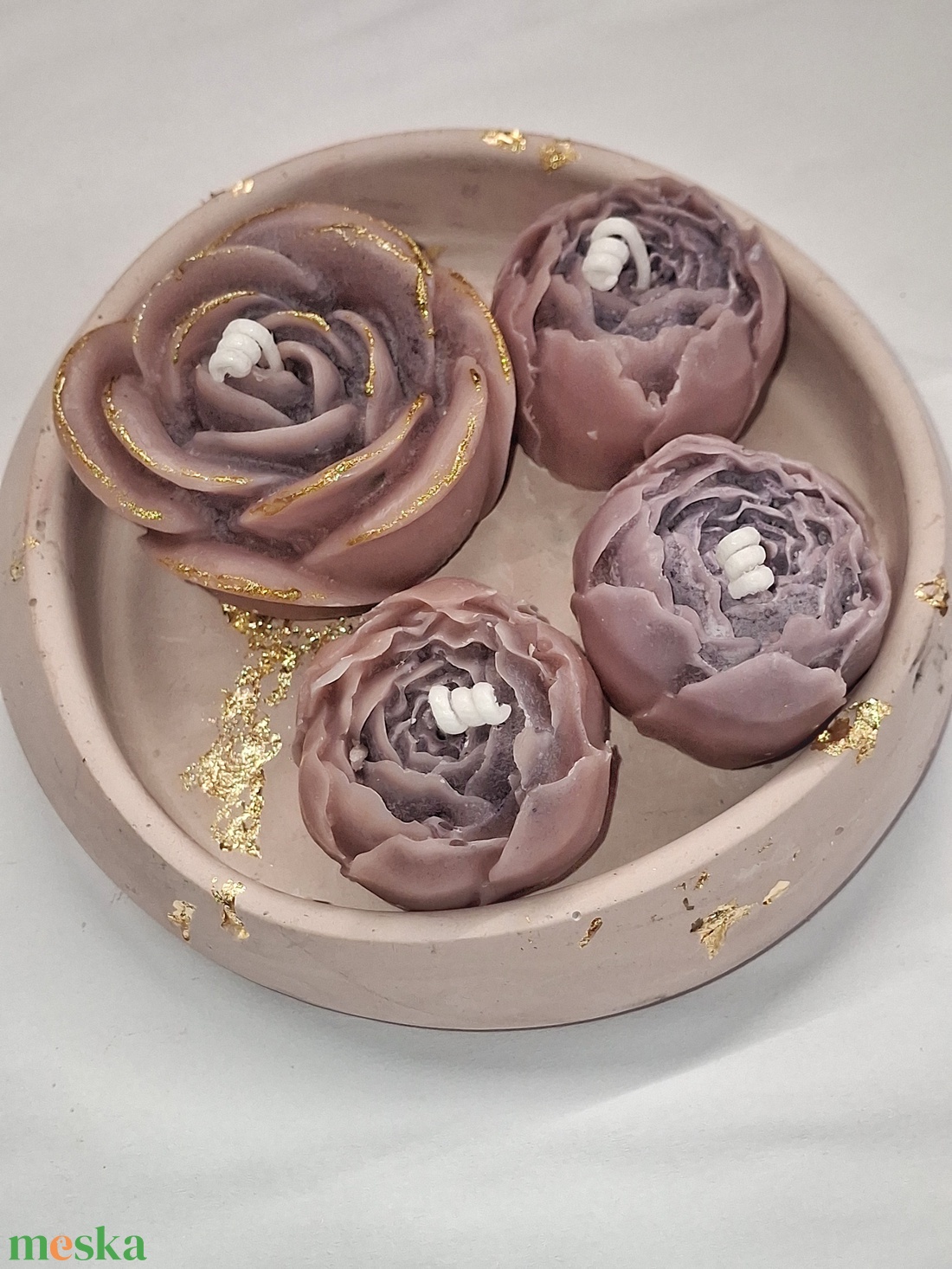 Rózsa alakú gyertyák dekoratív tálban  - otthon & életmód - gyertya, illat, aroma - gyertya - Meska.hu