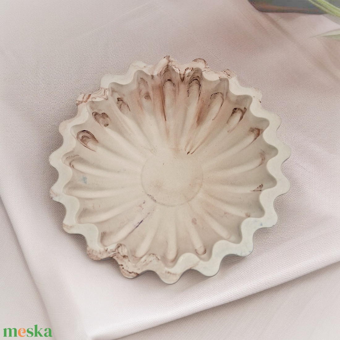 Egyedi ásvanyi alapú dekor tál 15 cm  - otthon & életmód - dekoráció - asztal és polc dekoráció - dekorációs tál, tartó - Meska.hu