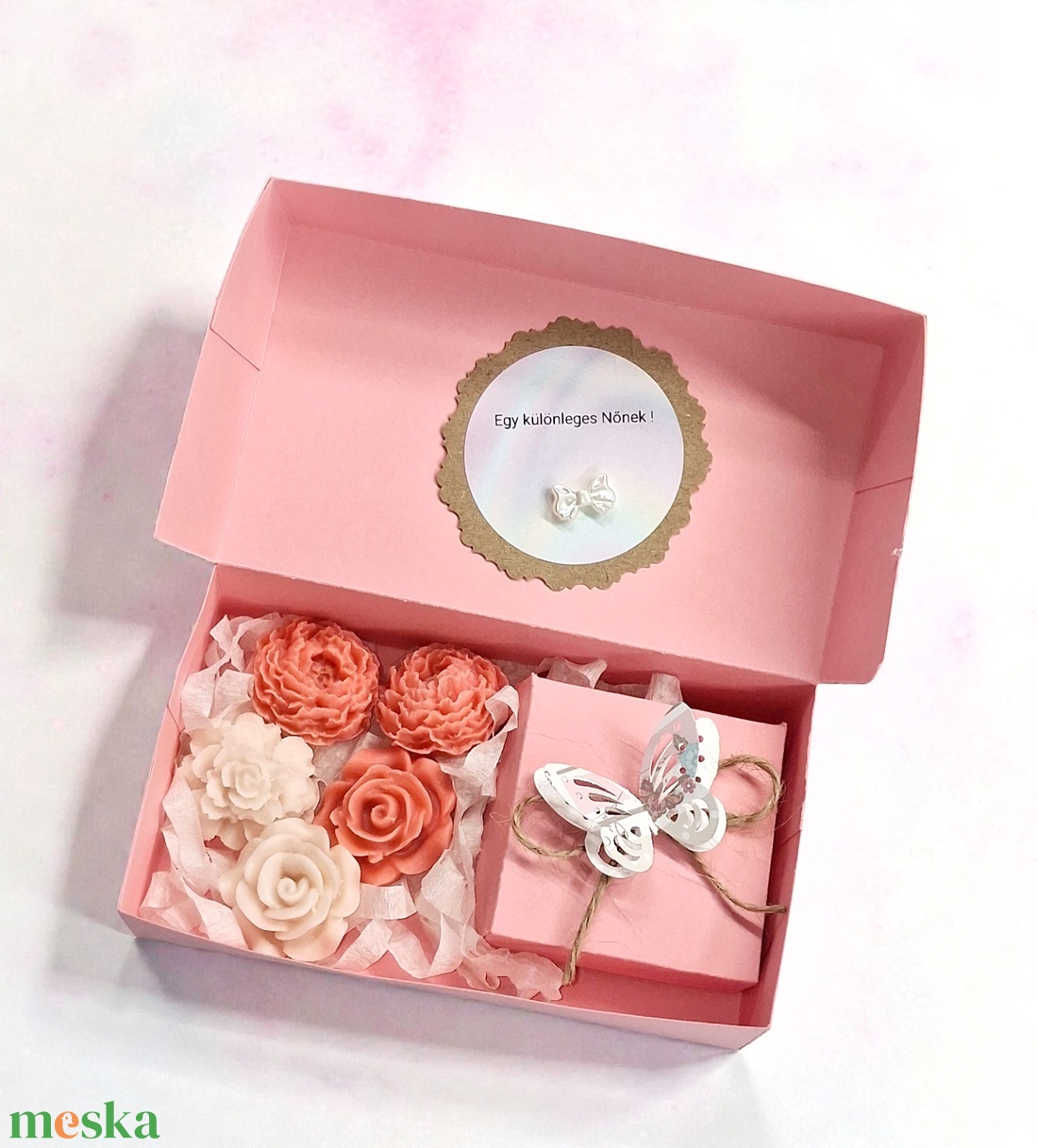 Nőnapi ajándékcsomag Illatviasz és Fülbevaló díszdobozban személyes üzenettel - ékszer - fülbevaló - lógó fülbevaló - Meska.hu