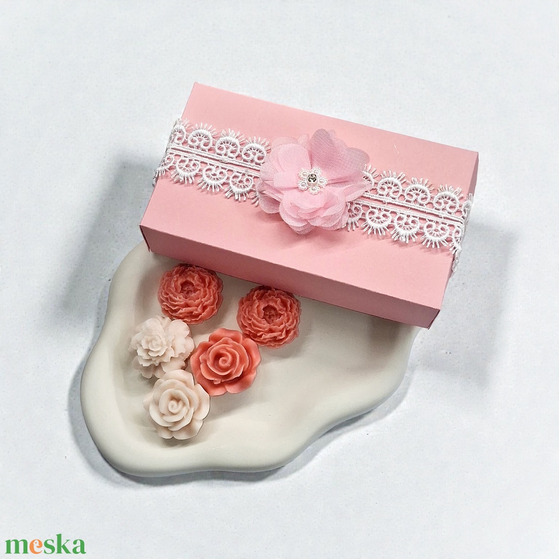 Nőnapi ajándékcsomag Illatviasz és Fülbevaló díszdobozban személyes üzenettel - ékszer - fülbevaló - lógó fülbevaló - Meska.hu