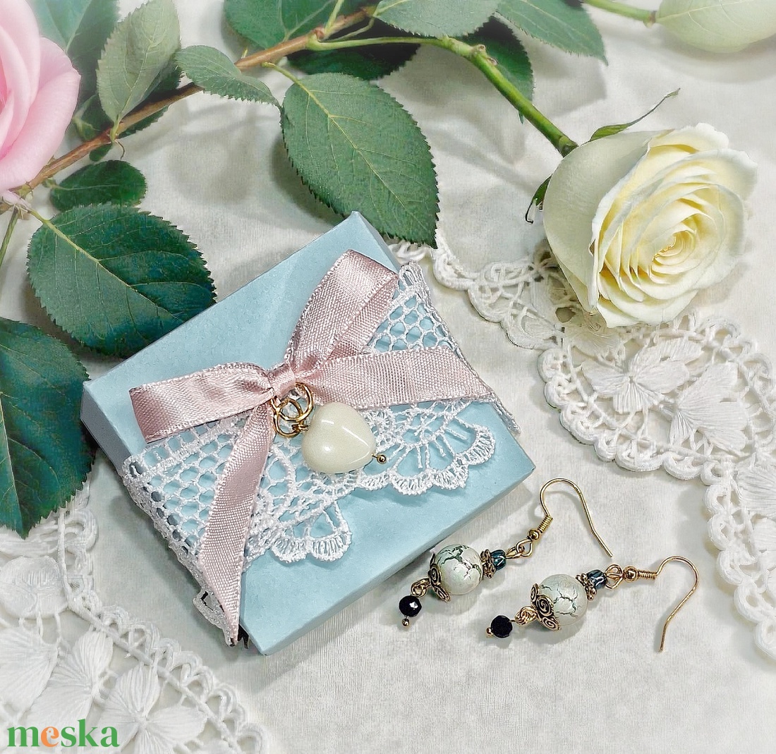 Fülbevaló díszdobozban személyes üzenettel - ékszer - fülbevaló - lógó fülbevaló - Meska.hu