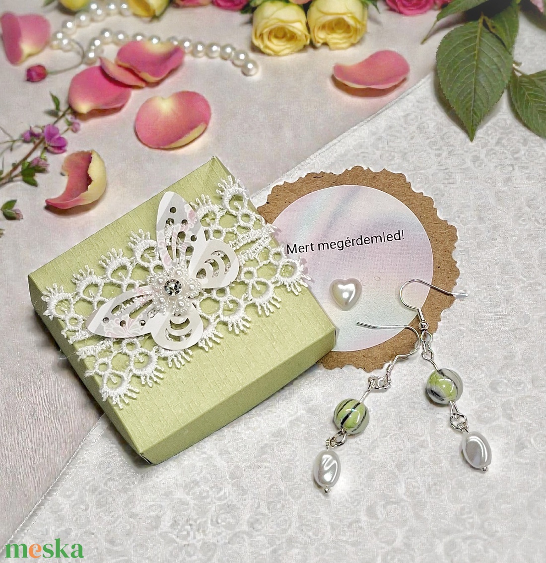 Fülbevaló díszdobozban személyes üzenettel - ékszer - fülbevaló - lógó fülbevaló - Meska.hu
