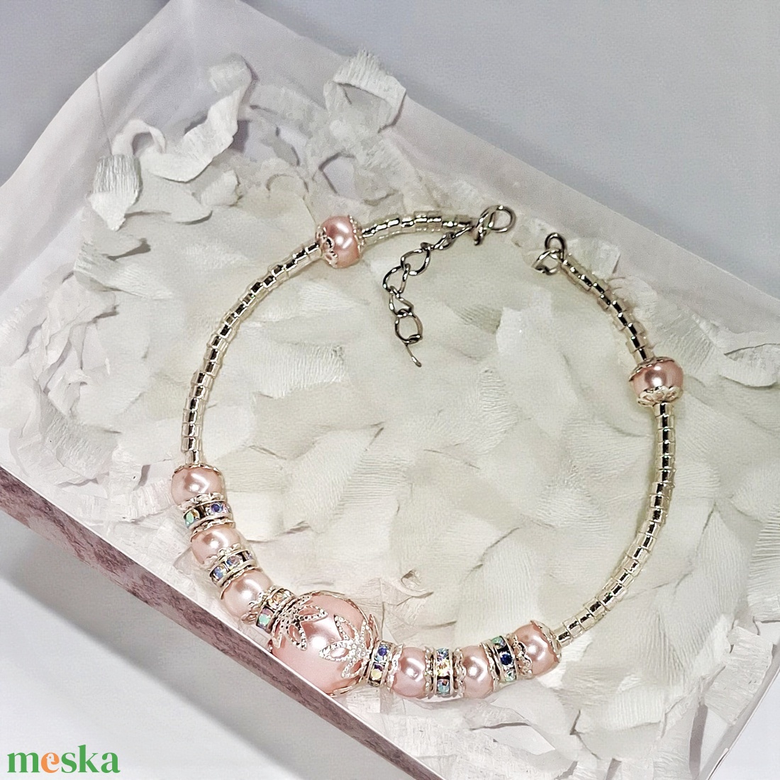 Gyöngy  karkötő díszdobozban személyes üzenettel - ékszer - karkötő - memóriadrótos karkötő - Meska.hu