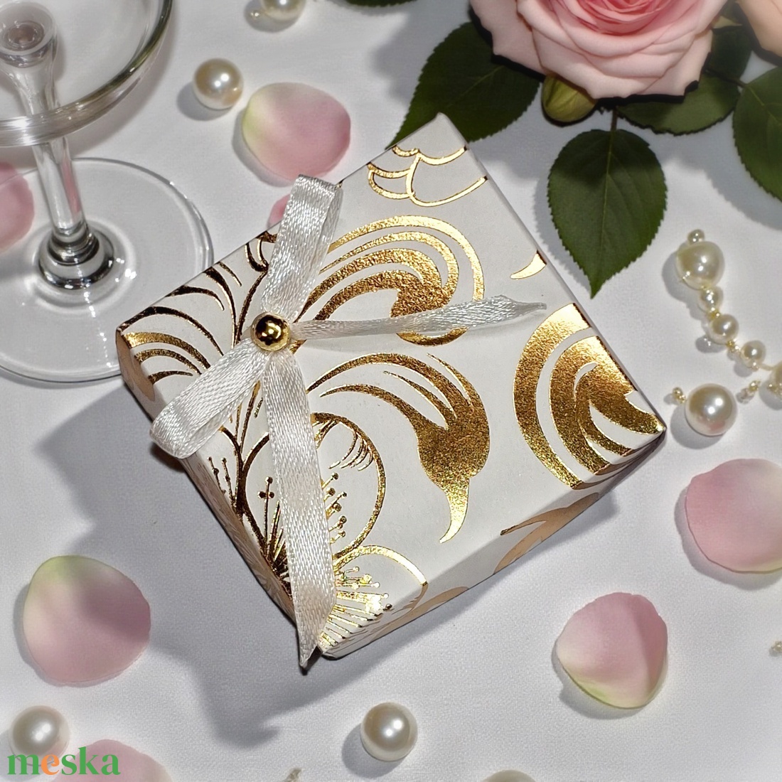 Fülbevaló díszdobozban  - ékszer - fülbevaló - lógó fülbevaló - Meska.hu