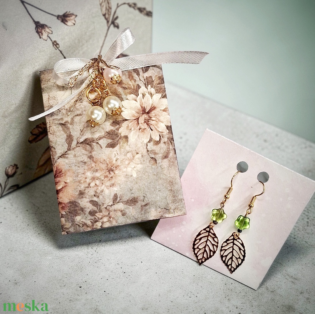 Ajándék nőknek � romantikus  fülbevaló elegáns dísztasakkal - ékszer - fülbevaló - lógó fülbevaló - Meska.hu