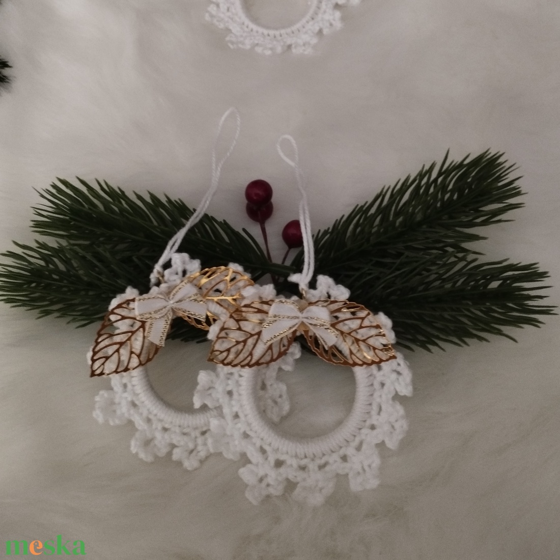 Karácsonyi karika, aranyleveles dísszel, masnival - karácsony - karácsonyi lakásdekoráció - karácsonyfadíszek - Meska.hu Karácsonyi karika, aranyleveles dísszel, masnival - karácsony - karácsonyi lakásdekoráció - karácsonyfadíszek - Meska.hu