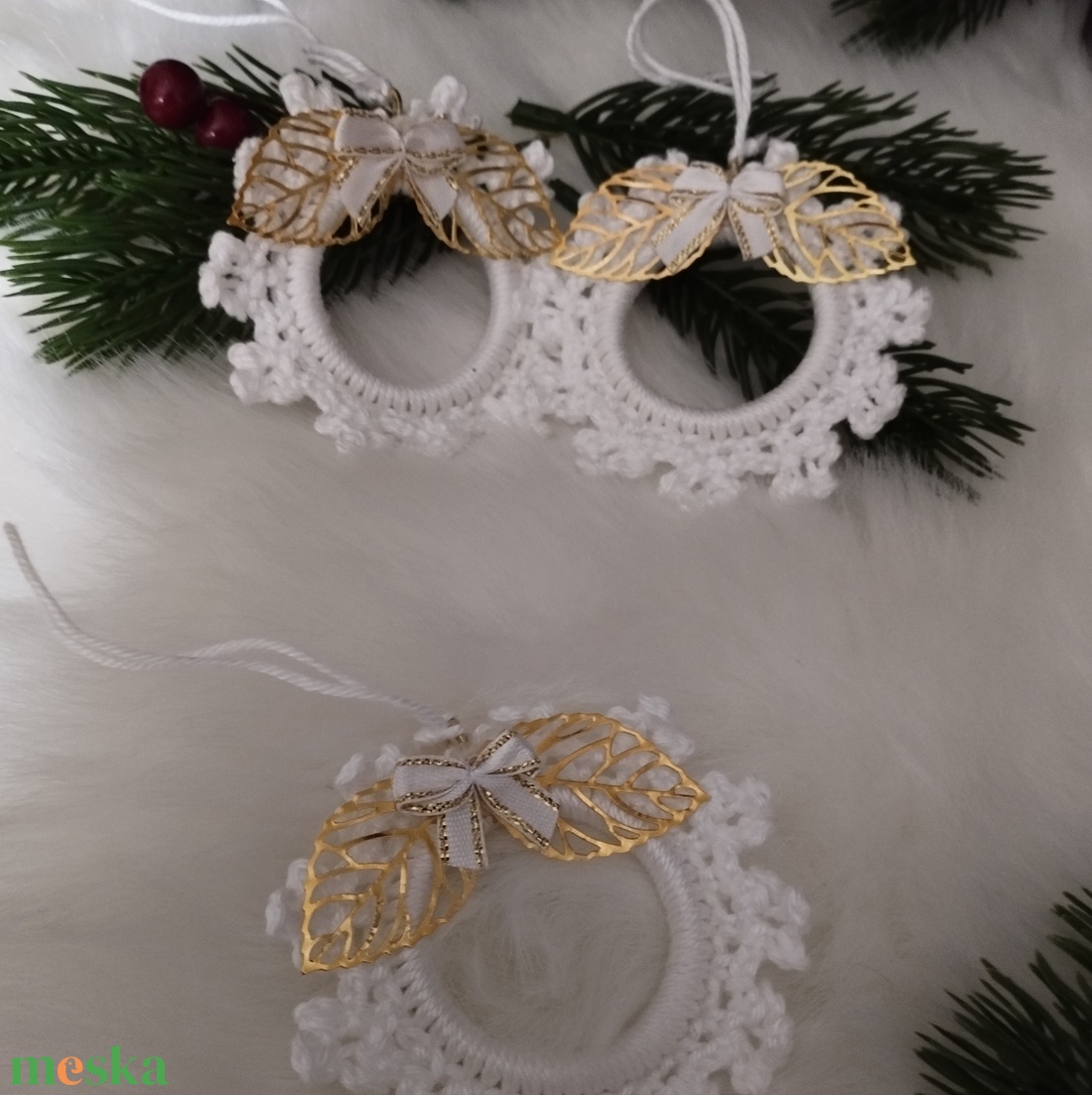 Karácsonyi karika, aranyleveles dísszel, masnival - karácsony - karácsonyi lakásdekoráció - karácsonyfadíszek - Meska.hu Karácsonyi karika, aranyleveles dísszel, masnival - karácsony - karácsonyi lakásdekoráció - karácsonyfadíszek - Meska.hu