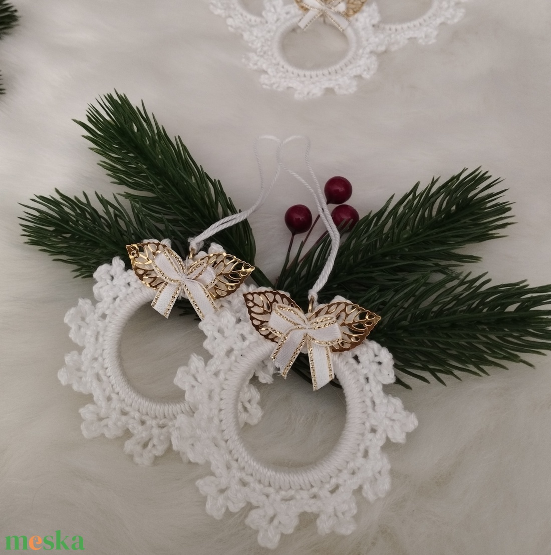 Karácsonyi karika, kis aranyleveles dísszel, masnival - karácsony - karácsonyi lakásdekoráció - karácsonyfadíszek - Meska.hu Karácsonyi karika, kis aranyleveles dísszel, masnival - karácsony - karácsonyi lakásdekoráció - karácsonyfadíszek - Meska.hu