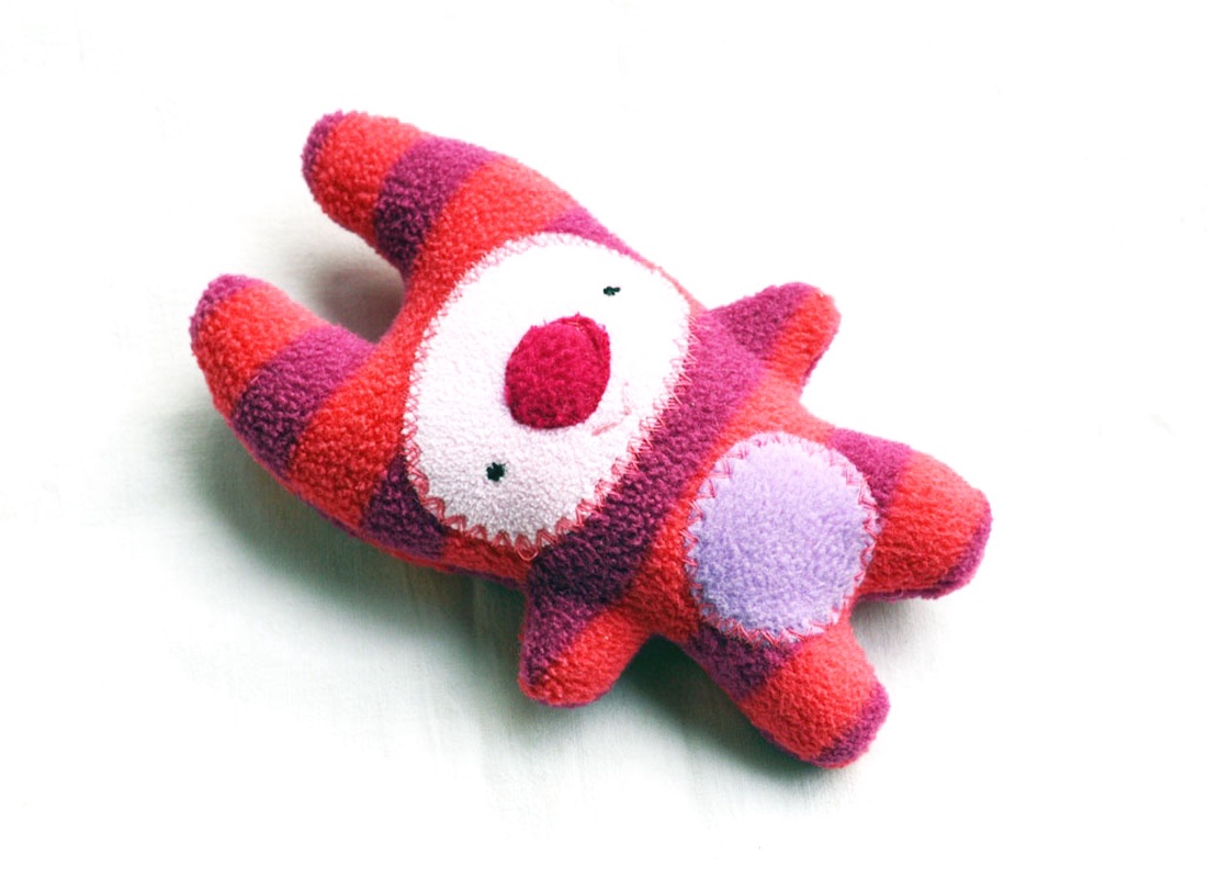 RUFUSZ - zsebszörny-krampusz újrahasznosított csíkos polárból -  - Meska.hu