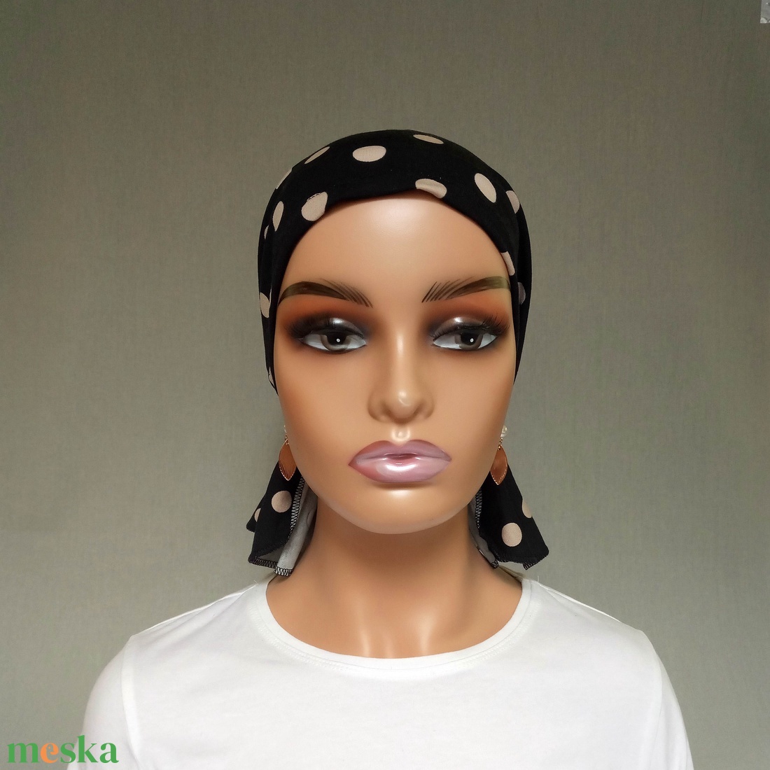 Kemoterápiás kendő - fekete alapon bézs pöttyös, pamut jersey fejkendő - paróka helyett daganatos betegeknek - ruha & divat - sál, sapka, kendő - kendő - Meska.hu