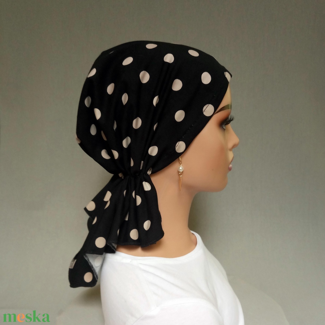 Kemoterápiás kendő - fekete alapon bézs pöttyös, pamut jersey fejkendő - paróka helyett daganatos betegeknek - ruha & divat - sál, sapka, kendő - kendő - Meska.hu