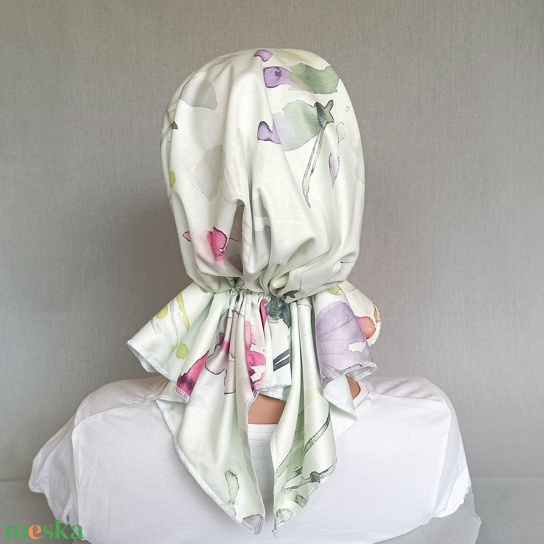 Kemoterápiás kendő - nagyon halvány krémszínű alapon színes, virágfürtös mintás, vékony fejkendő - paróka helyett - ruha & divat - sál, sapka, kendő - kendő - Meska.hu