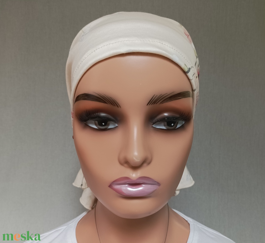 Kemoterápiás kendő - krém, virágmintás fejkedő - paróka helyett - daganatos betegség idején - ruha & divat - sál, sapka, kendő - kendő - Meska.hu