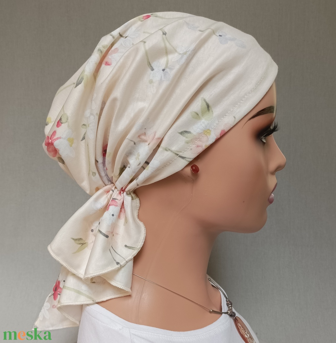 Kemoterápiás kendő - krém, virágmintás fejkedő - paróka helyett - daganatos betegség idején - ruha & divat - sál, sapka, kendő - kendő - Meska.hu
