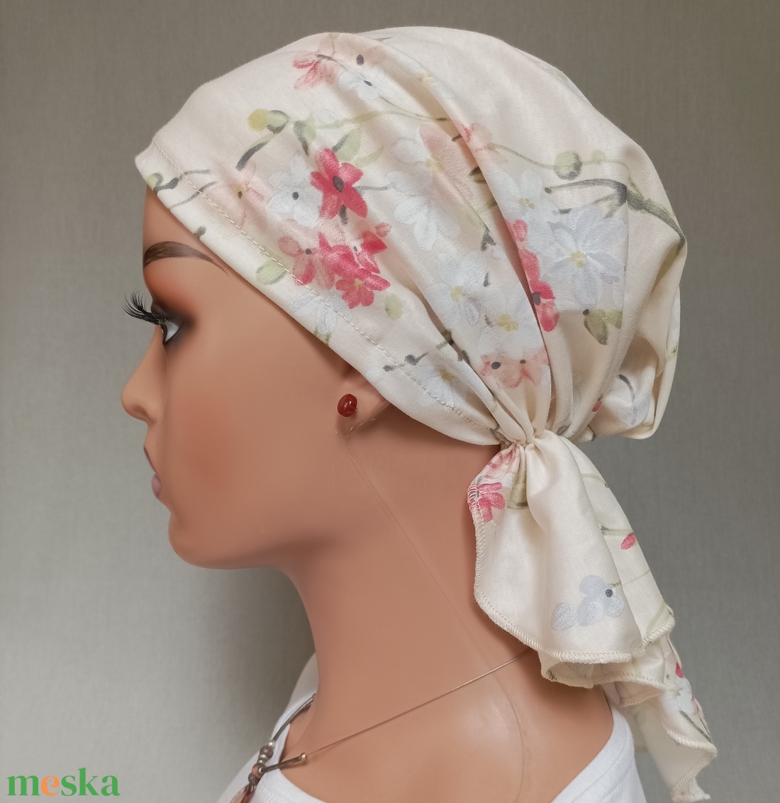 Kemoterápiás kendő - krém, virágmintás fejkedő - paróka helyett - daganatos betegség idején - ruha & divat - sál, sapka, kendő - kendő - Meska.hu