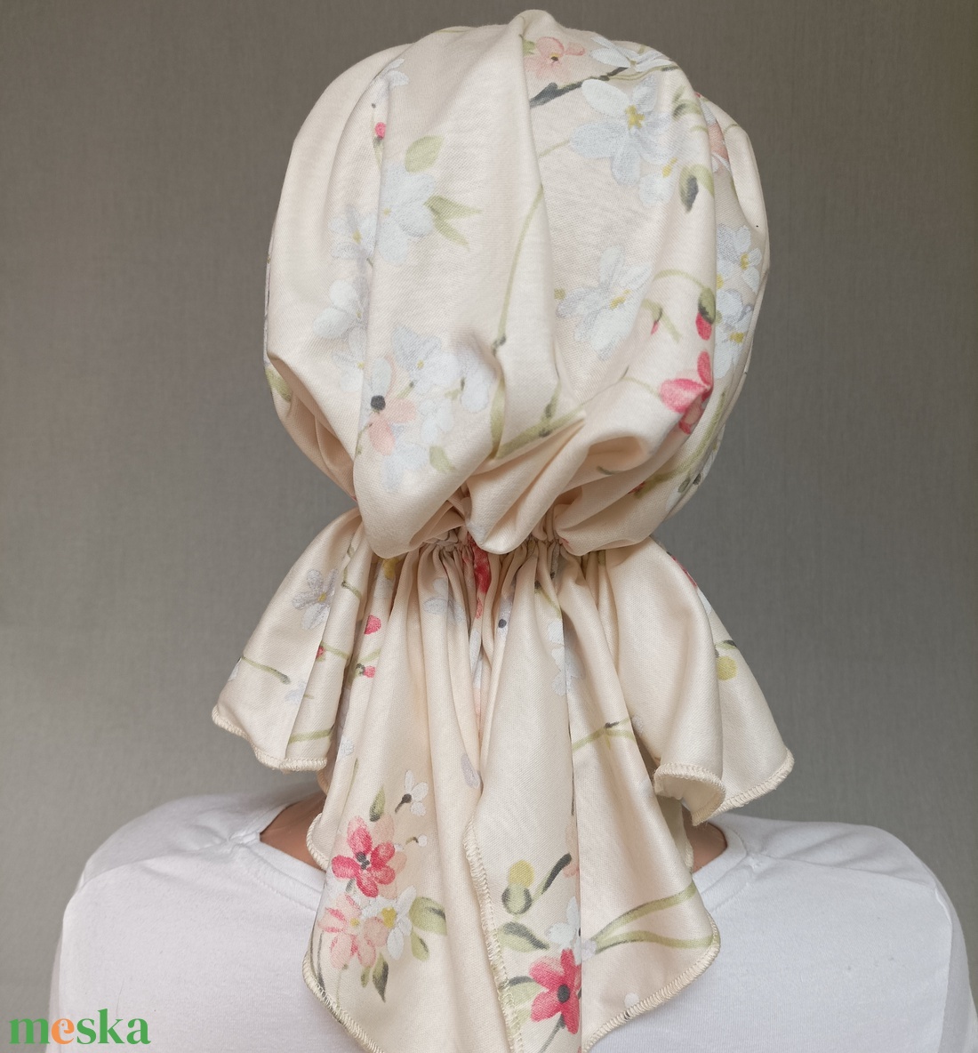 Kemoterápiás kendő - krém, virágmintás fejkedő - paróka helyett - daganatos betegség idején - ruha & divat - sál, sapka, kendő - kendő - Meska.hu
