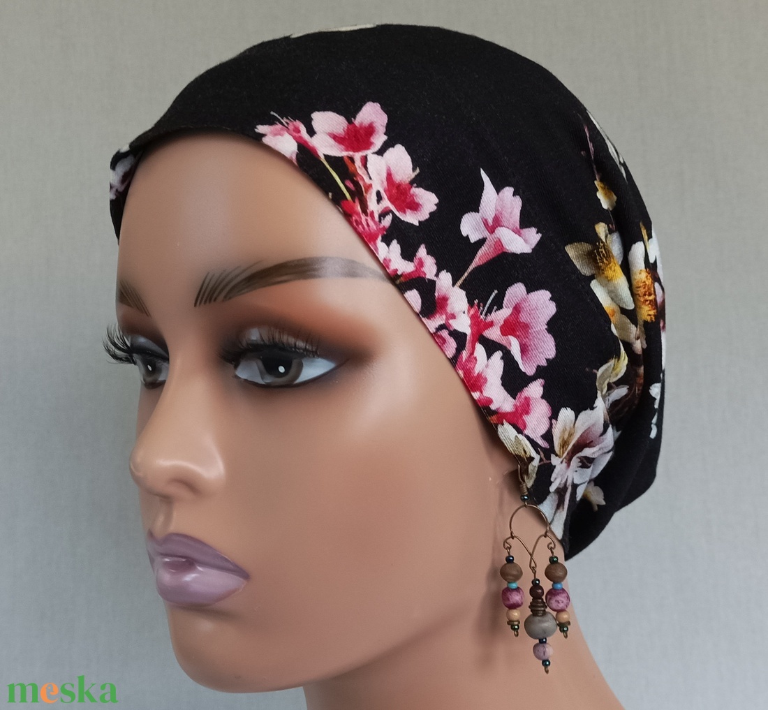 Sapka - Kemoterápiás sapka - fekete, cseresznyevirágos - daganatos kezelések idejére - ruha & divat - sál, sapka, kendő - kendő - Meska.hu