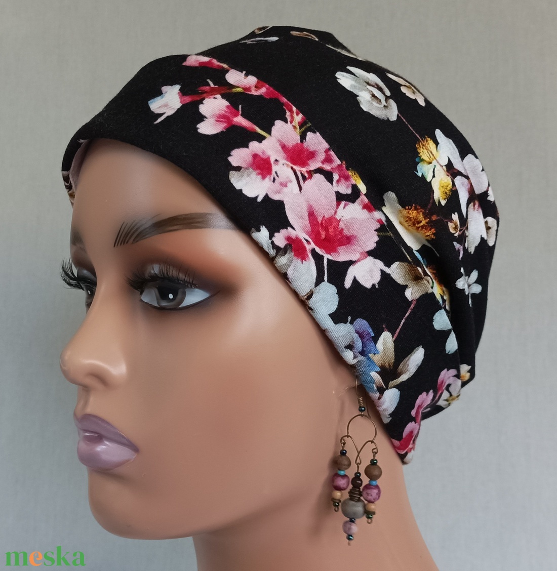 Sapka - Kemoterápiás sapka - fekete, cseresznyevirágos - daganatos kezelések idejére - ruha & divat - sál, sapka, kendő - kendő - Meska.hu